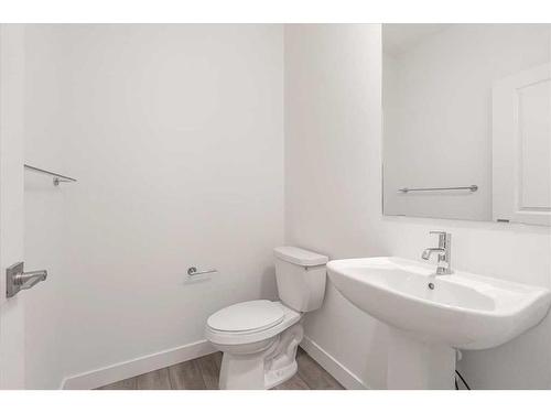 418 Alpine Avenue Sw, Calgary, AB - Indoor Photo Showing Bathroom