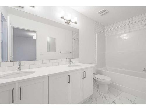 418 Alpine Avenue Sw, Calgary, AB - Indoor Photo Showing Bathroom