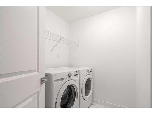 418 Alpine Avenue Sw, Calgary, AB - Indoor Photo Showing Laundry Room