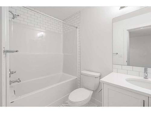 418 Alpine Avenue Sw, Calgary, AB - Indoor Photo Showing Bathroom