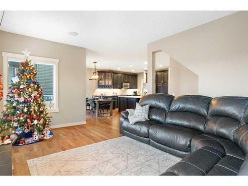 638 Coopers Drive Sw, Airdrie, AB - Indoor Photo Showing Living Room