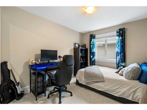 638 Coopers Drive Sw, Airdrie, AB - Indoor Photo Showing Bedroom