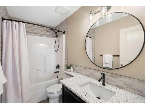 638 Coopers Drive Sw, Airdrie, AB - Indoor Photo Showing Bathroom