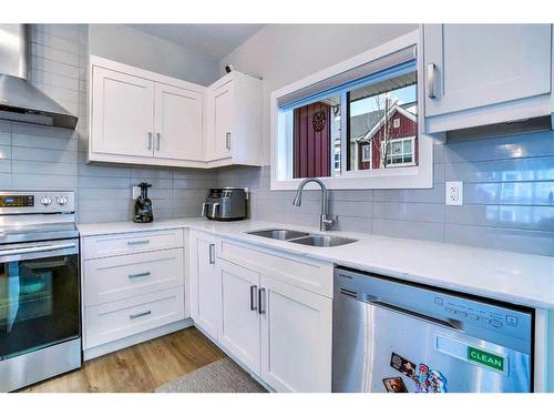 709-355 Nolancrest Heights Nw, Calgary, AB - Indoor Photo Showing Kitchen With Double Sink