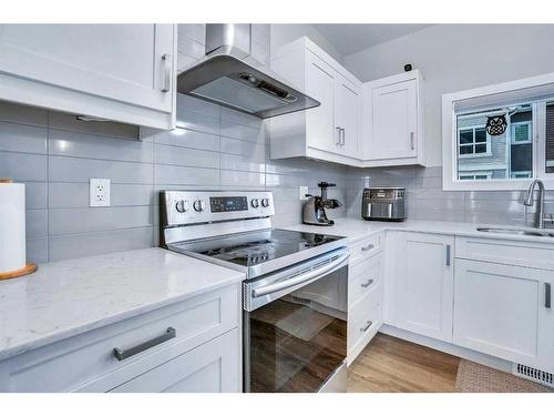 709-355 Nolancrest Heights Nw, Calgary, AB - Indoor Photo Showing Kitchen With Upgraded Kitchen