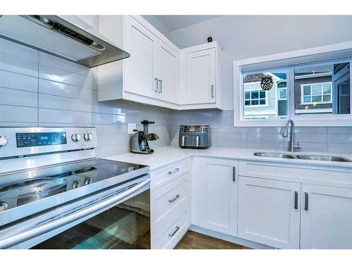 709-355 Nolancrest Heights Nw, Calgary, AB - Indoor Photo Showing Kitchen With Double Sink