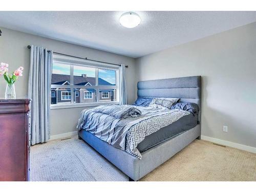 709-355 Nolancrest Heights Nw, Calgary, AB - Indoor Photo Showing Bedroom