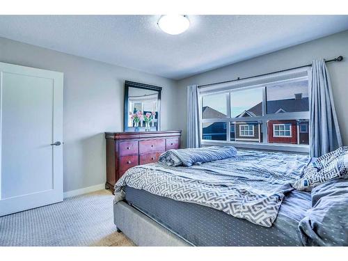 709-355 Nolancrest Heights Nw, Calgary, AB - Indoor Photo Showing Bedroom