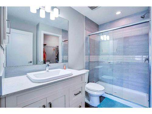 709-355 Nolancrest Heights Nw, Calgary, AB - Indoor Photo Showing Bathroom