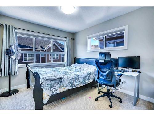 709-355 Nolancrest Heights Nw, Calgary, AB - Indoor Photo Showing Bedroom