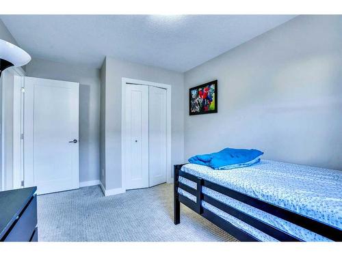 709-355 Nolancrest Heights Nw, Calgary, AB - Indoor Photo Showing Bedroom