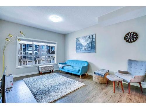 709-355 Nolancrest Heights Nw, Calgary, AB - Indoor Photo Showing Living Room