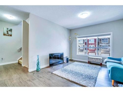 709-355 Nolancrest Heights Nw, Calgary, AB - Indoor Photo Showing Living Room