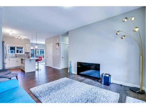 709-355 Nolancrest Heights Nw, Calgary, AB - Indoor Photo Showing Living Room