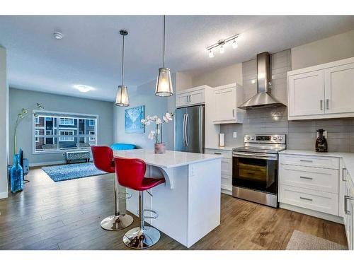 709-355 Nolancrest Heights Nw, Calgary, AB - Indoor Photo Showing Kitchen With Upgraded Kitchen