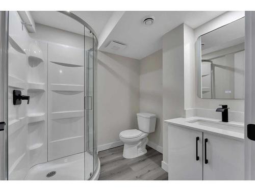 37-195 Manora Place Ne, Calgary, AB - Indoor Photo Showing Bathroom