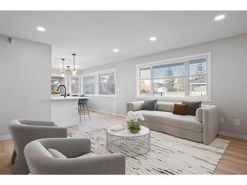 103 Scandia Bay Nw, Calgary, AB - Indoor Photo Showing Living Room