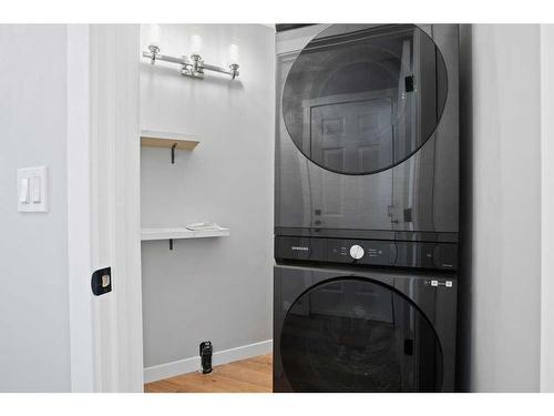 103 Scandia Bay Nw, Calgary, AB - Indoor Photo Showing Laundry Room