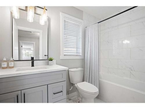 103 Scandia Bay Nw, Calgary, AB - Indoor Photo Showing Bathroom