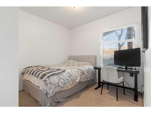 151-333 Riverfront Avenue Se, Calgary, AB - Indoor Photo Showing Bedroom