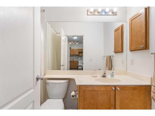 151-333 Riverfront Avenue Se, Calgary, AB - Indoor Photo Showing Bathroom