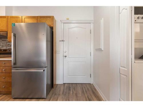 151-333 Riverfront Avenue Se, Calgary, AB - Indoor Photo Showing Kitchen