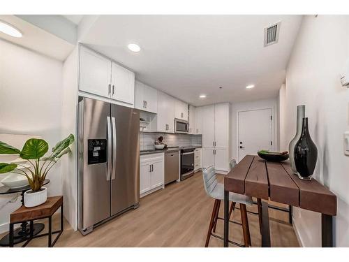 2105-350 Livingston Common Ne, Calgary, AB - Indoor Photo Showing Kitchen