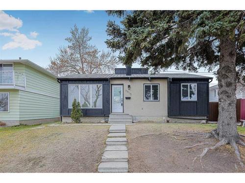 7915 Huntington Street Ne, Calgary, AB - Outdoor