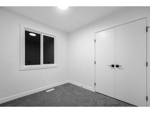 7915 Huntington Street Ne, Calgary, AB - Indoor Photo Showing Other Room