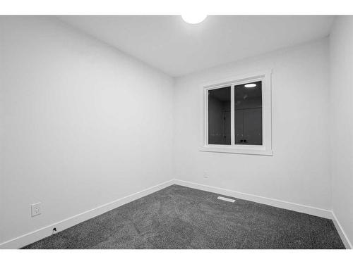 7915 Huntington Street Ne, Calgary, AB - Indoor Photo Showing Other Room