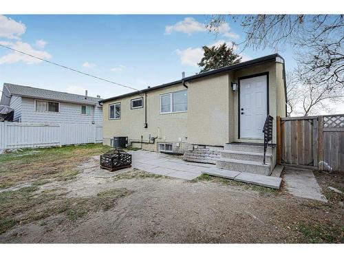 7915 Huntington Street Ne, Calgary, AB - Outdoor