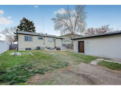 7915 Huntington Street Ne, Calgary, AB - Outdoor