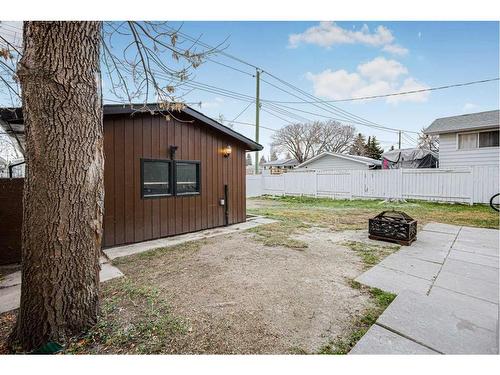 7915 Huntington Street Ne, Calgary, AB - Outdoor