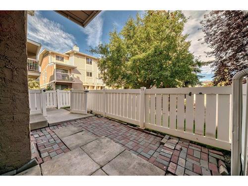 13-3015 51 Street Sw, Calgary, AB - Outdoor