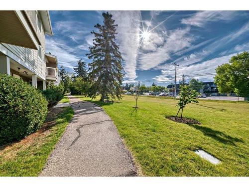 13-3015 51 Street Sw, Calgary, AB - Outdoor