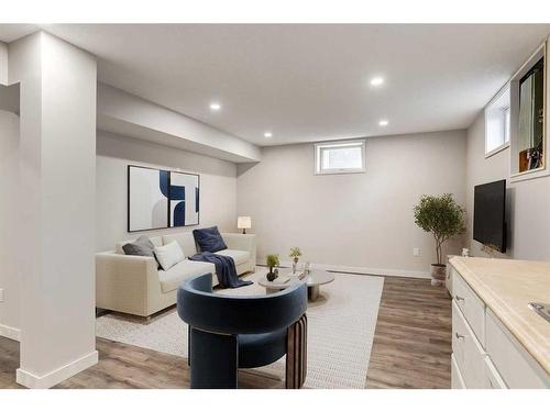 720 Alderwood Place Se, Calgary, AB - Indoor