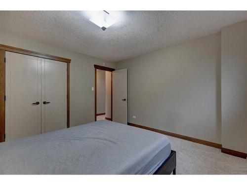 107-920 68 Avenue Sw, Calgary, AB - Indoor Photo Showing Bedroom