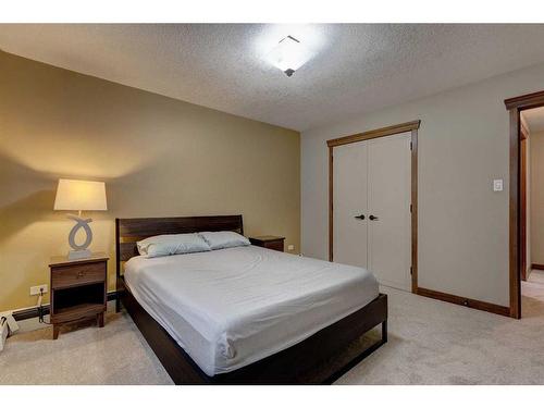 107-920 68 Avenue Sw, Calgary, AB - Indoor Photo Showing Bedroom