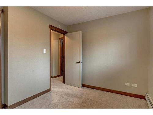 107-920 68 Avenue Sw, Calgary, AB - Indoor Photo Showing Other Room