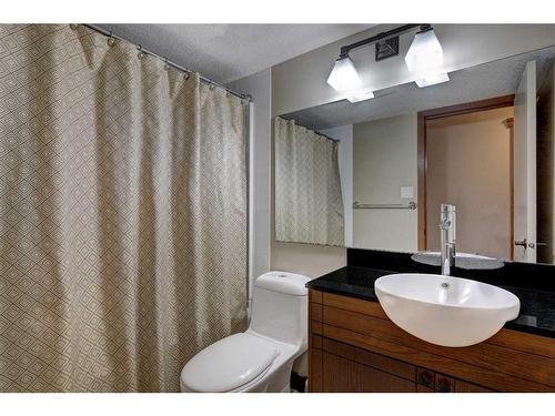 107-920 68 Avenue Sw, Calgary, AB - Indoor Photo Showing Bathroom