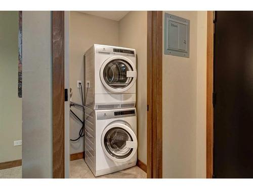 107-920 68 Avenue Sw, Calgary, AB - Indoor Photo Showing Laundry Room