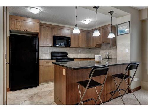 107-920 68 Avenue Sw, Calgary, AB - Indoor Photo Showing Kitchen