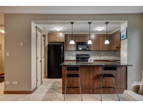 107-920 68 Avenue Sw, Calgary, AB - Indoor Photo Showing Kitchen