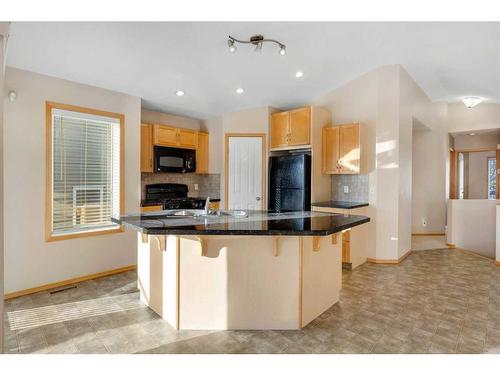 27 Covecreek Place Ne, Calgary, AB - Indoor Photo Showing Kitchen