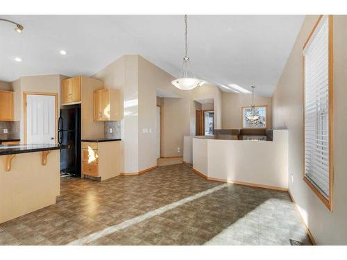 27 Covecreek Place Ne, Calgary, AB - Indoor Photo Showing Kitchen