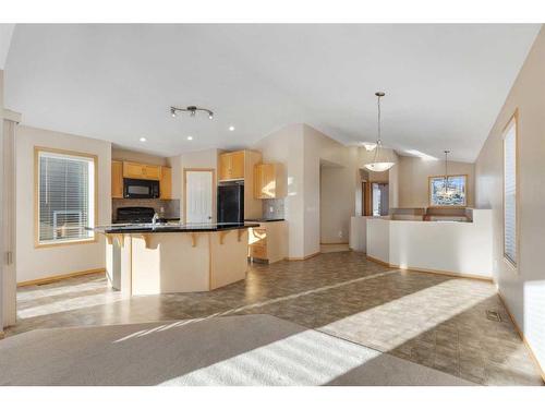 27 Covecreek Place Ne, Calgary, AB - Indoor Photo Showing Kitchen