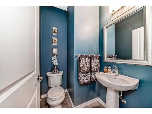 703-10 Auburn Bay Avenue Se, Calgary, AB - Indoor Photo Showing Bathroom