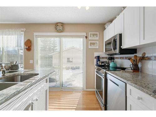 149 Tuscany Drive Nw, Calgary, AB - Indoor Photo Showing Kitchen