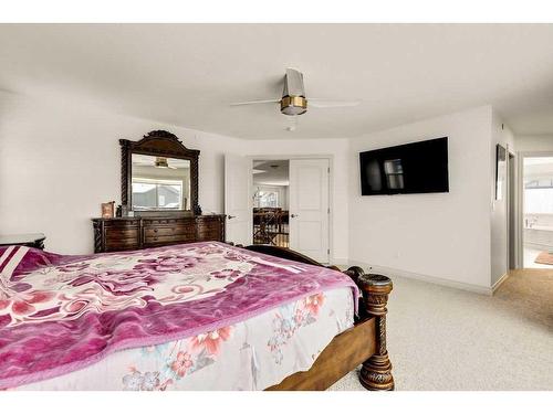 58 Lucas Cove Nw, Calgary, AB - Indoor Photo Showing Bedroom