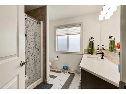 58 Lucas Cove Nw, Calgary, AB - Indoor Photo Showing Bathroom